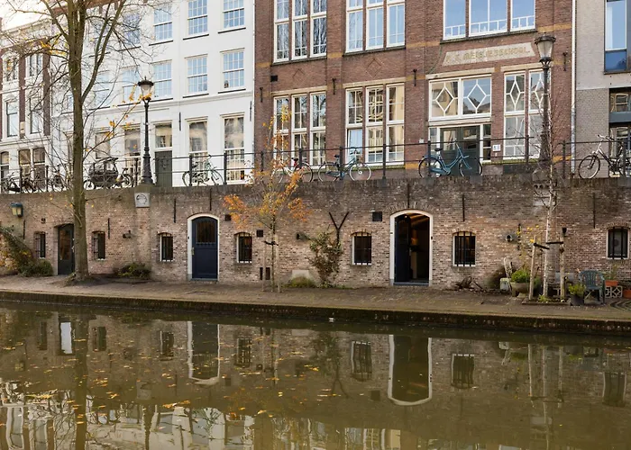4P Unique Canal Apartment A Location In Utrecht