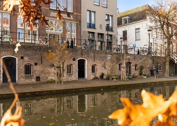 4P Unique Canal Apartment A Location In Utrecht