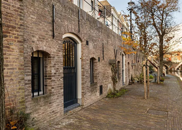 Luxurious Canal Apartment In Utrecht A Location