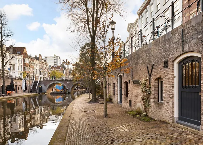 Luxurious Canal Apartment In Utrecht A Location
