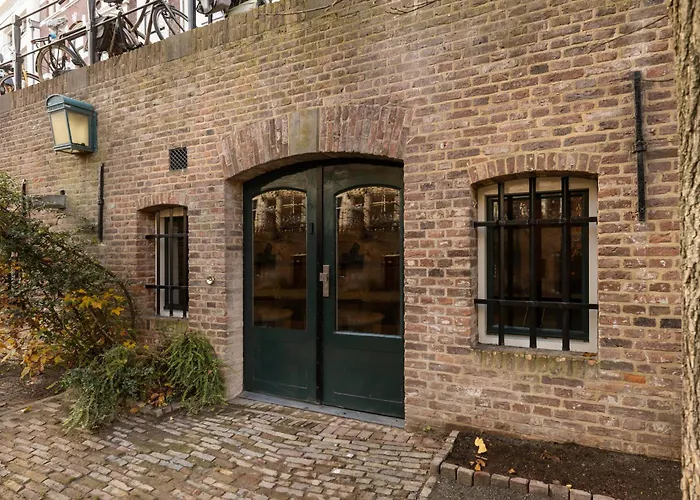 Beautiful Canal Apartment In Utrecht For 4 Persons
