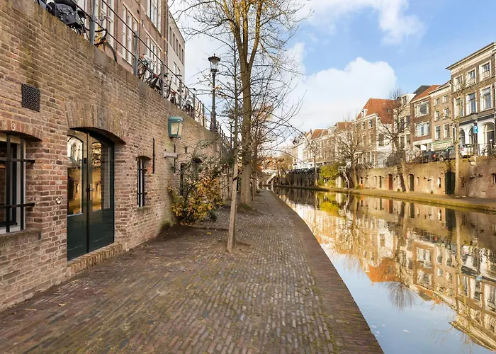 Luxurious Renovated Apartment In Utrecht City Center With View On The Old Canal