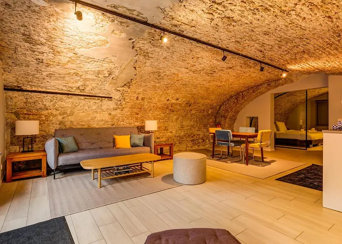 Luxurious Renovated Apartment In Utrecht City Center With View On The Old Canal