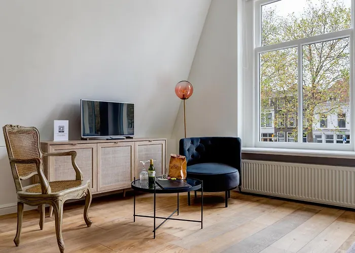 Luxury Studio In Utrecht Center - View On Canal